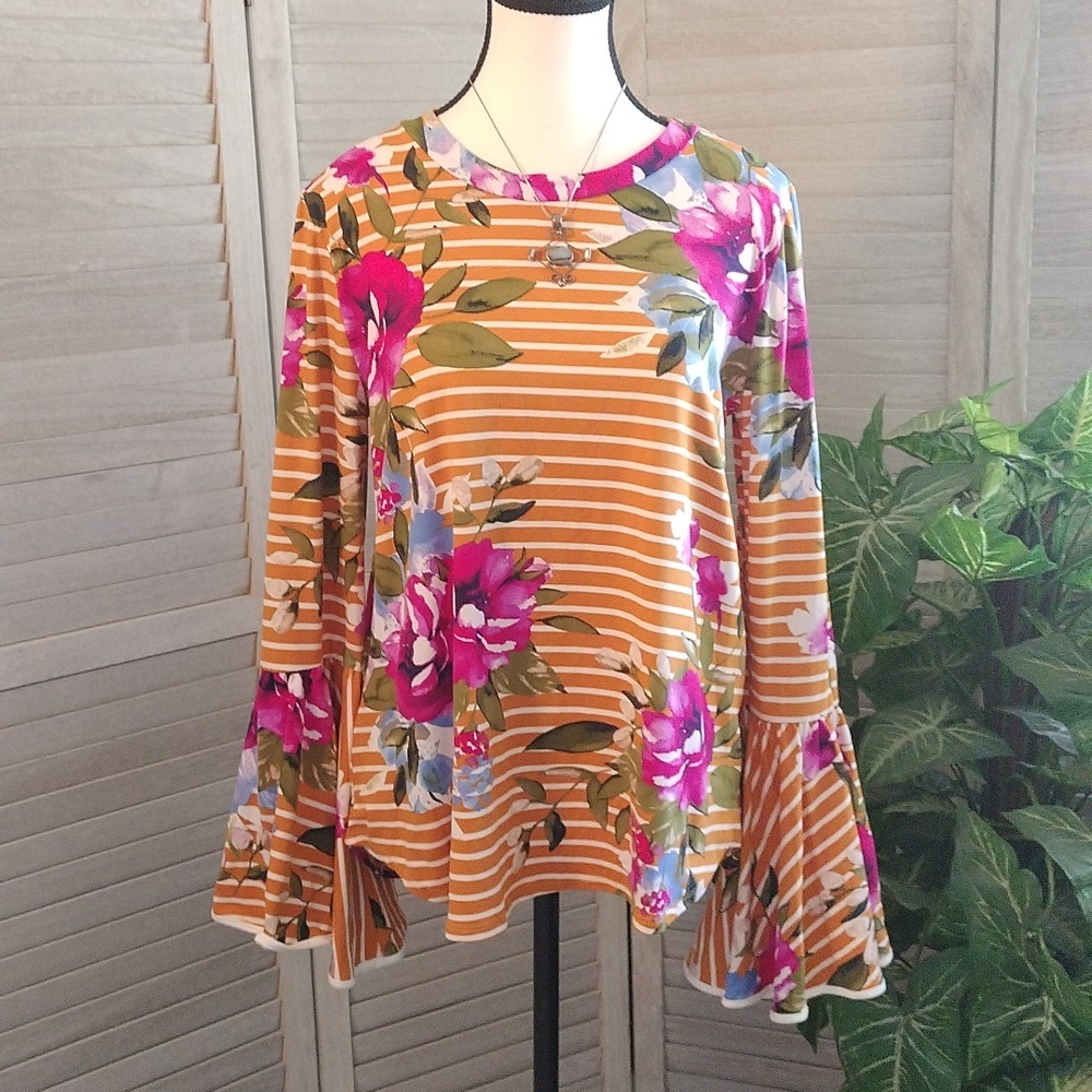 ⚜️ NWOT ODDY Bell Sleeve Top